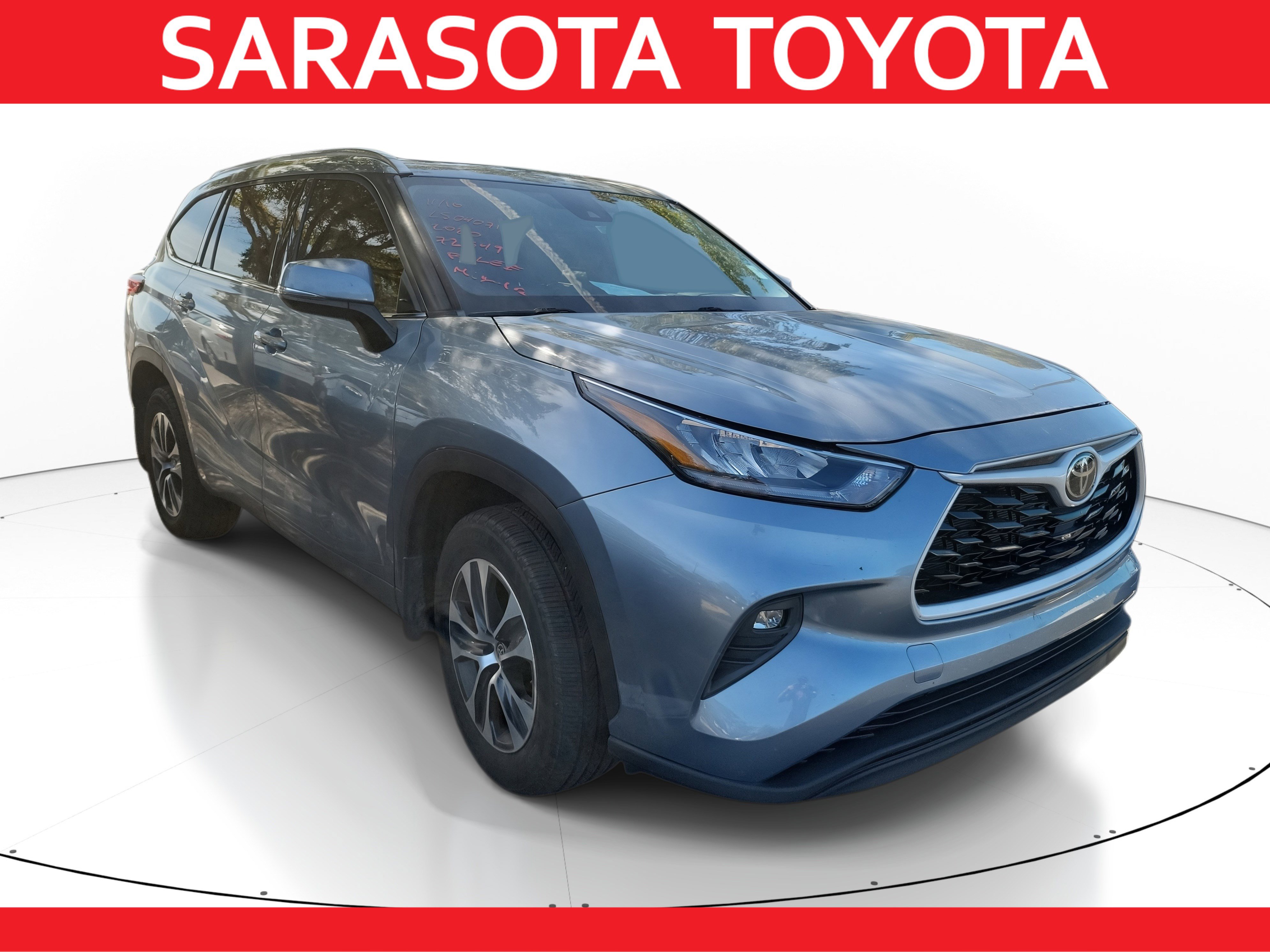 Used 2020 Toyota Highlander XLE image 1