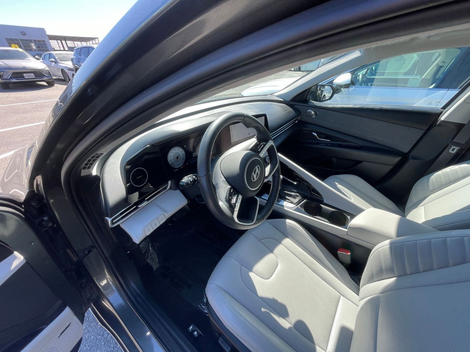 Used 2025 Hyundai Elantra Limited image 37