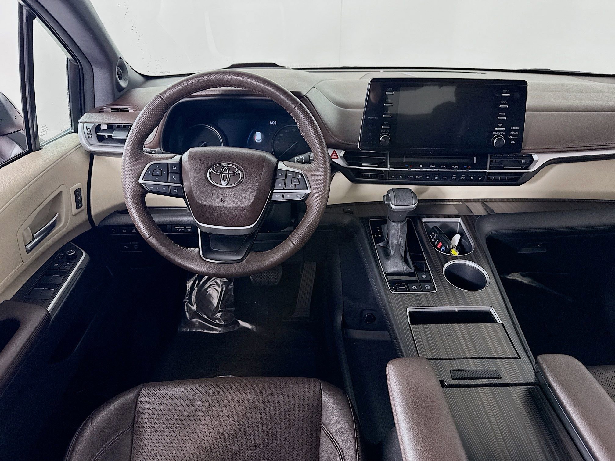 Certified 2023 Toyota Sienna Platinum image 19