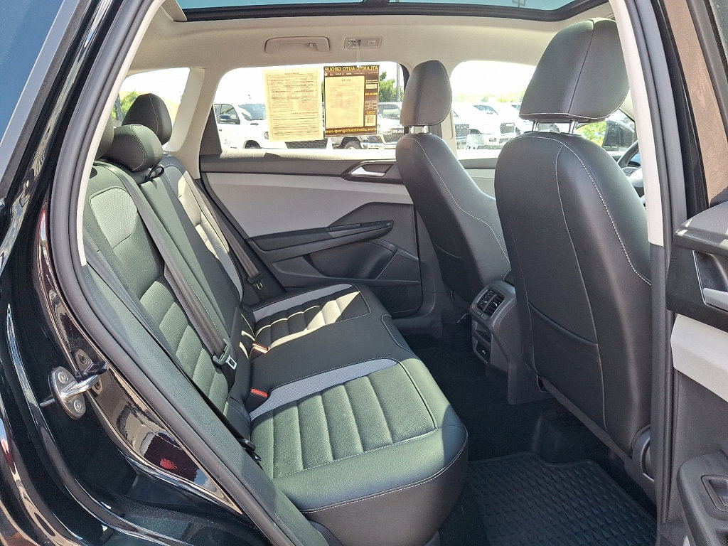 Used 2022 Volkswagen Taos SEL image 15