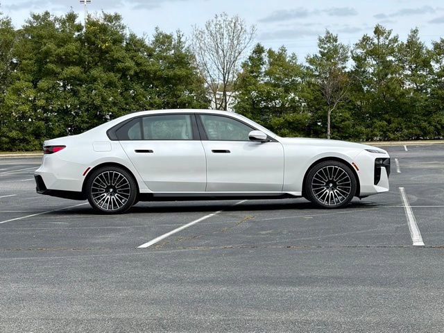 Used 2025 BMW 740i w/ Premium Package image 9