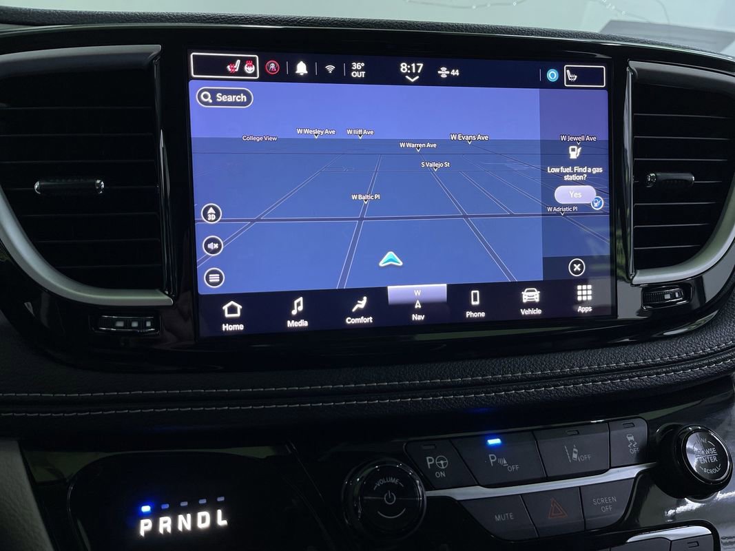 Used 2022 Chrysler Pacifica Touring-L w/ Uconnect Theater Family Group image 24