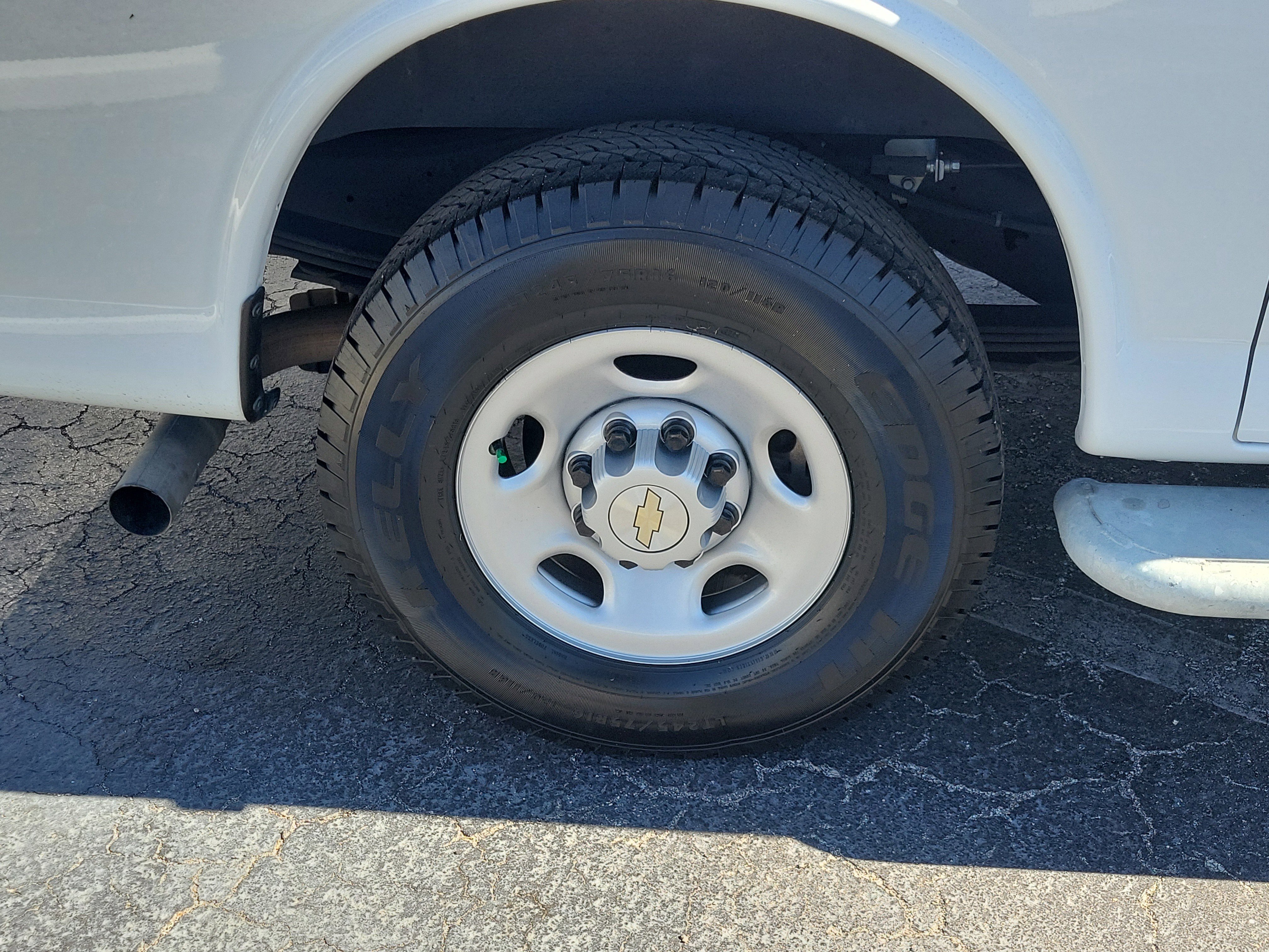 Used 2024 Chevrolet Express 2500 w/ Driver Convenience Package image 9