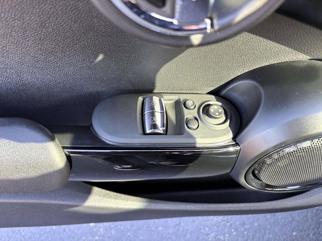 Used 2021 MINI Cooper SE w/ 8.8" Touchscreen Nav Package image 13