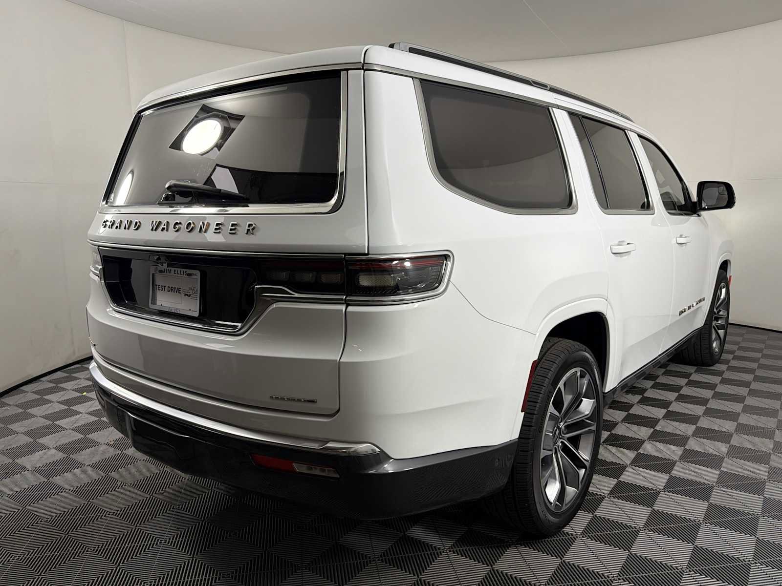 Used 2022 Jeep Grand Wagoneer Series III w/ Rear Seat Video Group 1 image 6