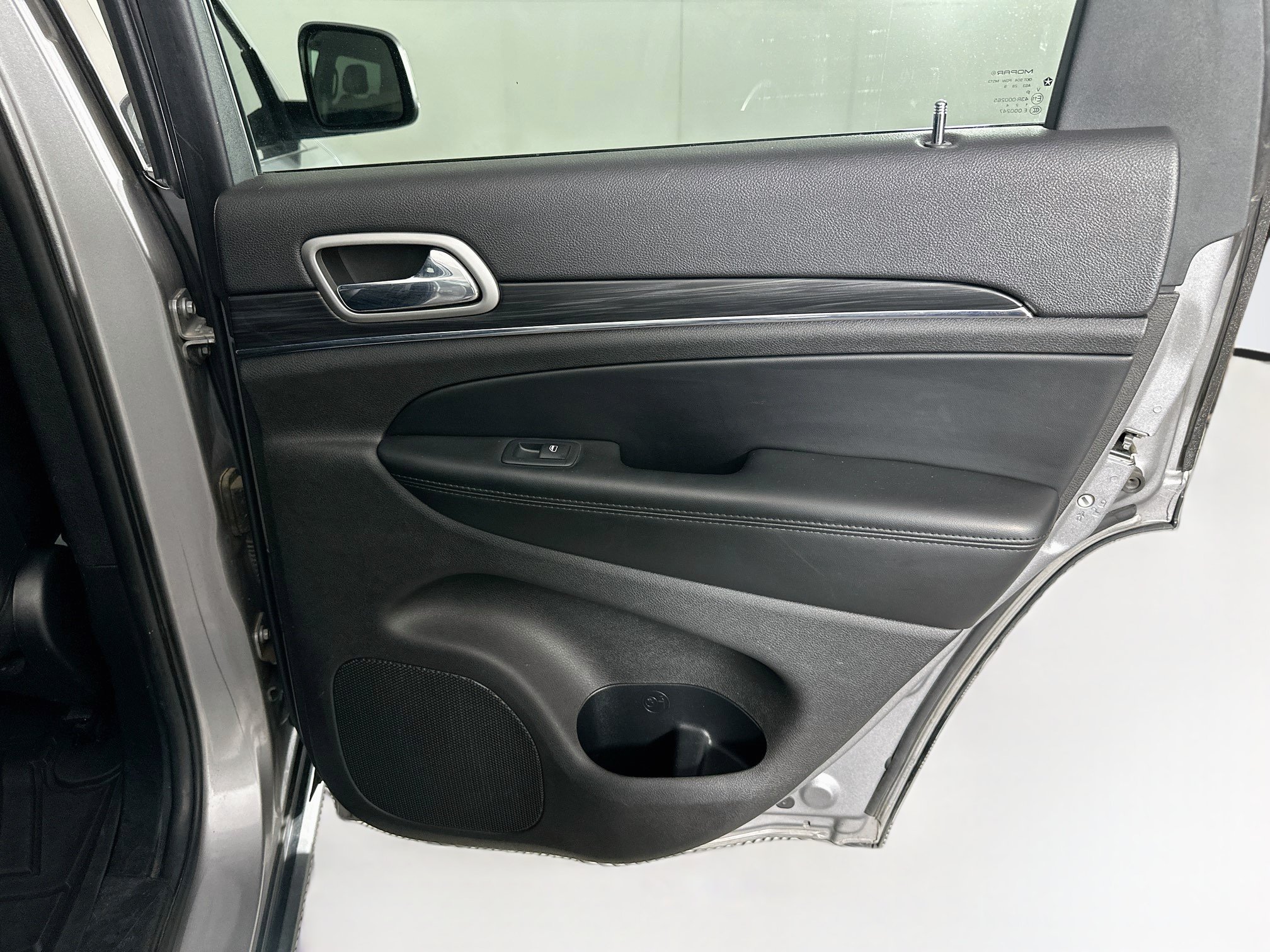 Used 2019 Jeep Grand Cherokee Limited RWD image 30