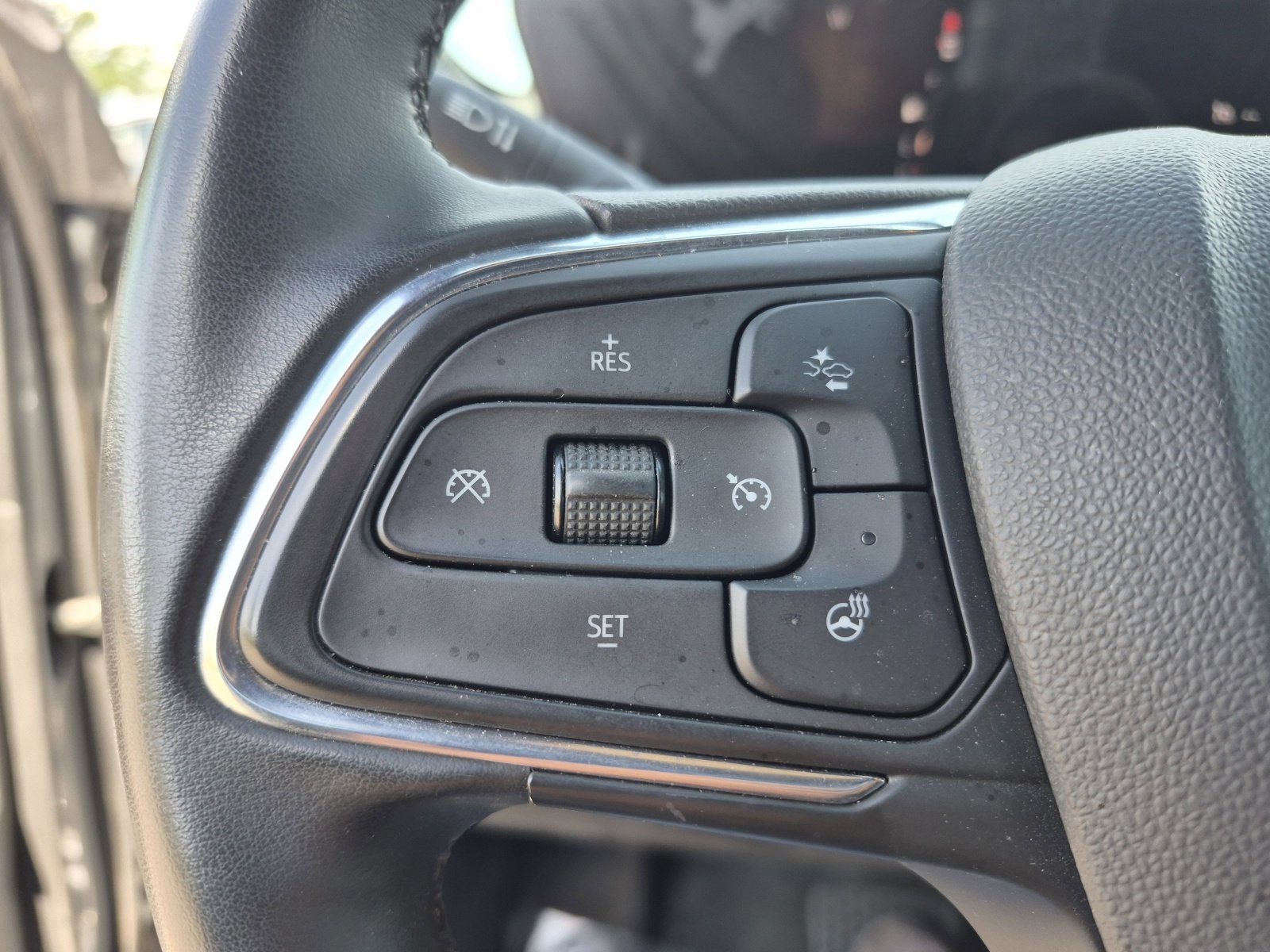 Used 2025 Buick Envista Sport Touring w/ Convenience I Package FWD image 25