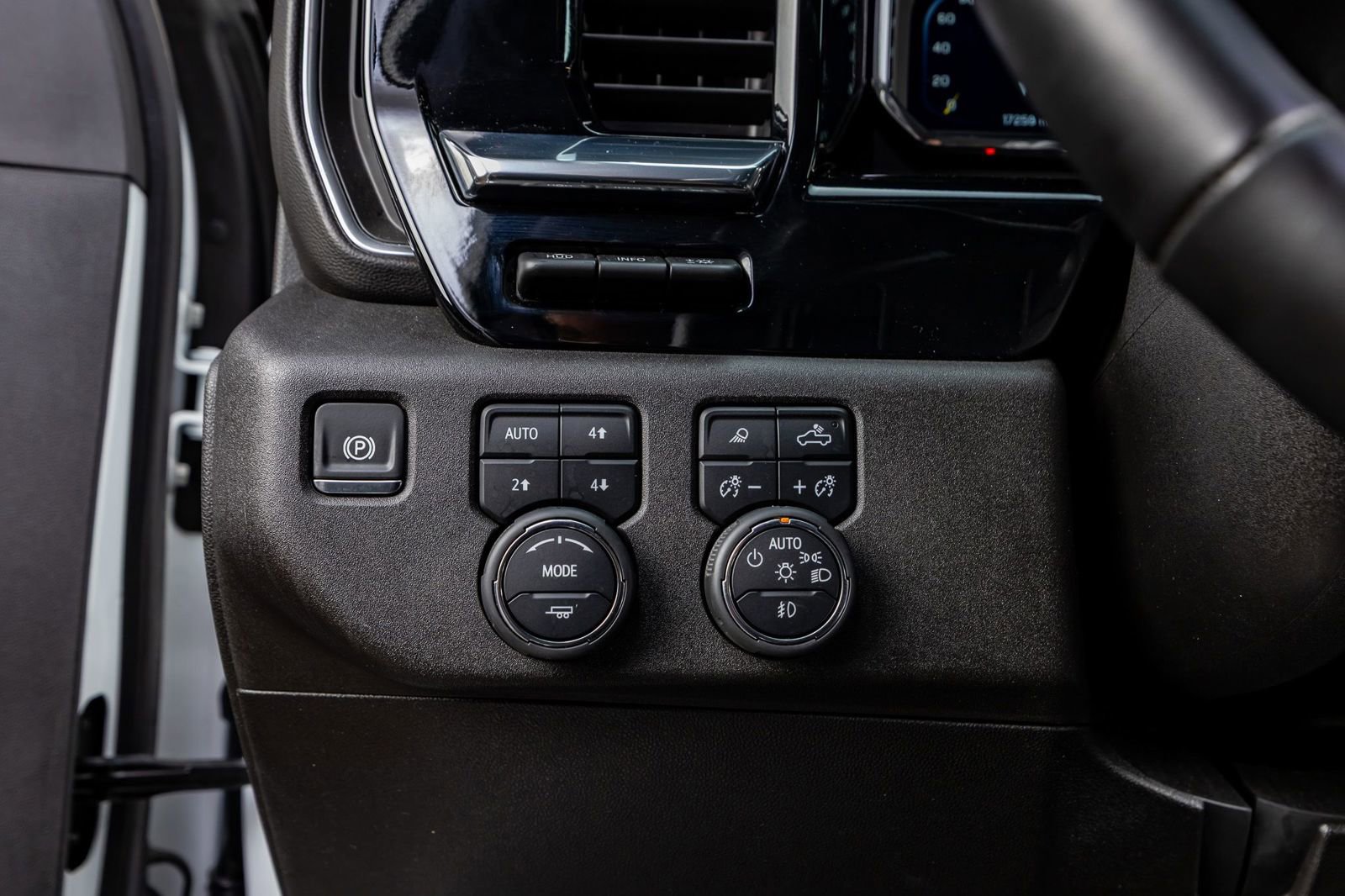 Used 2024 Chevrolet Silverado 2500 LTZ w/ LTZ Premium Package image 20