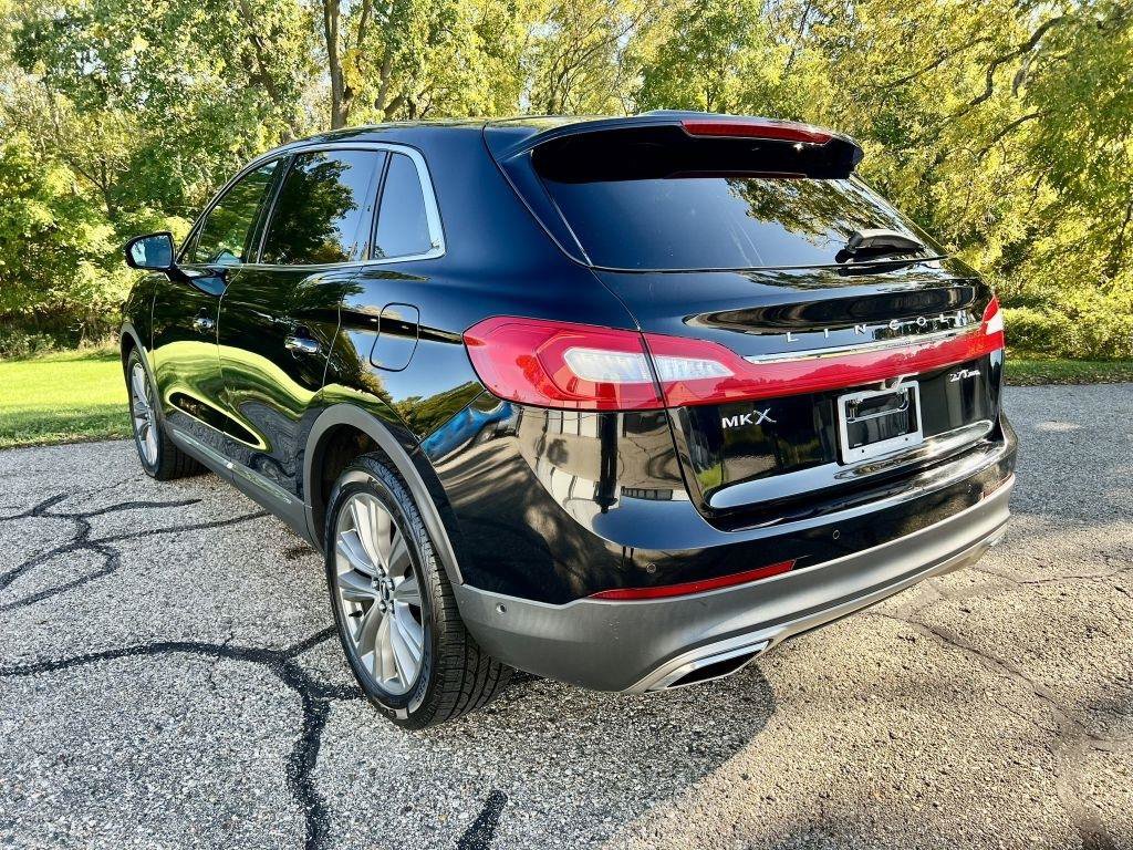 Used 2017 Lincoln MKX Reserve w/ Driver Assistance Package AWD/4WD image 3