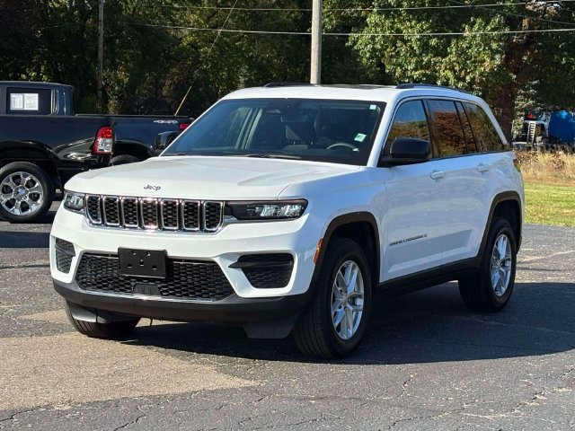 Used 2023 Jeep Grand Cherokee Laredo w/ Luxury Tech Group I AWD/4WD image 33