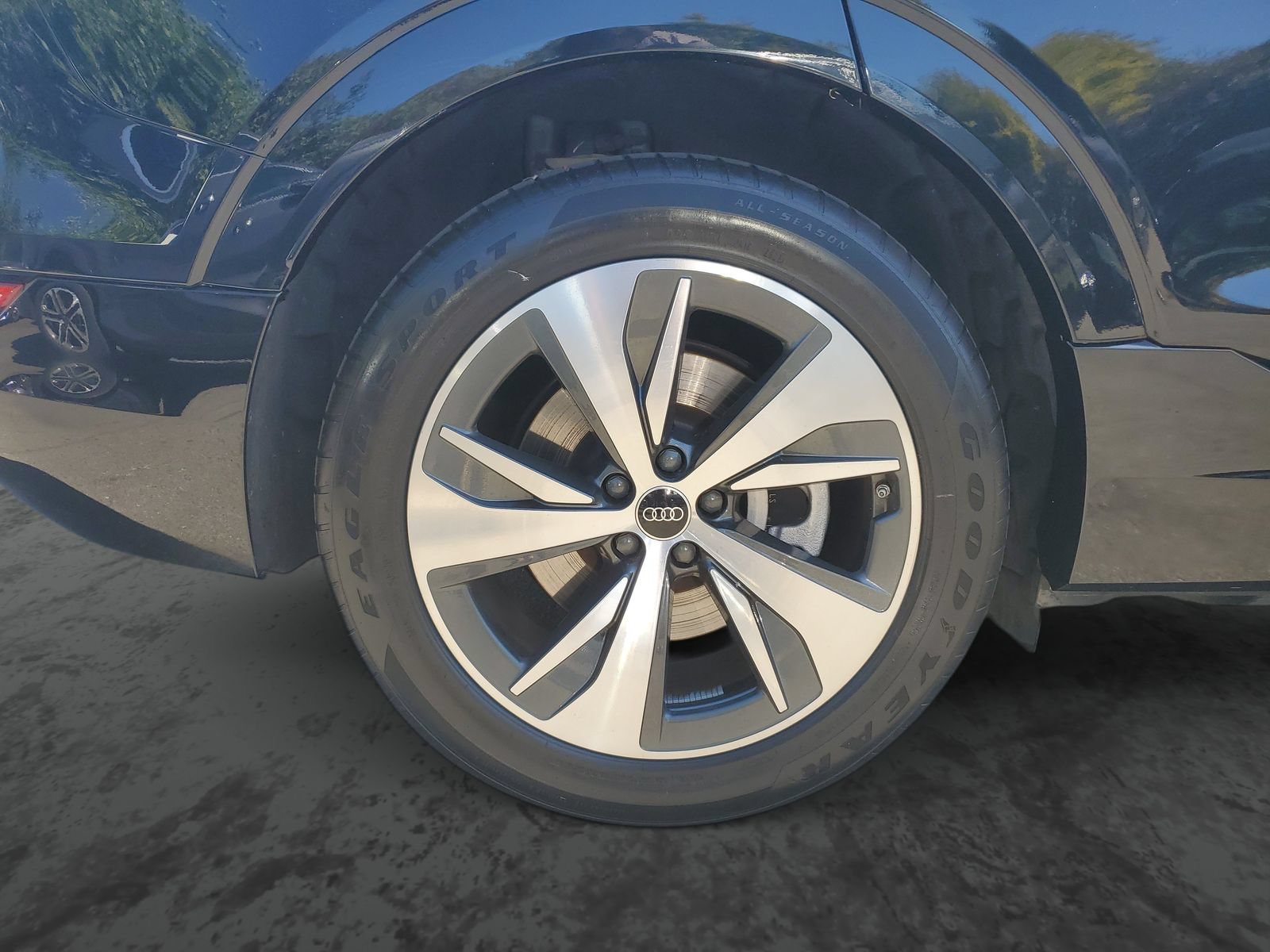 Used 2024 Audi Q8 e-tron Premium AWD/4WD image 5