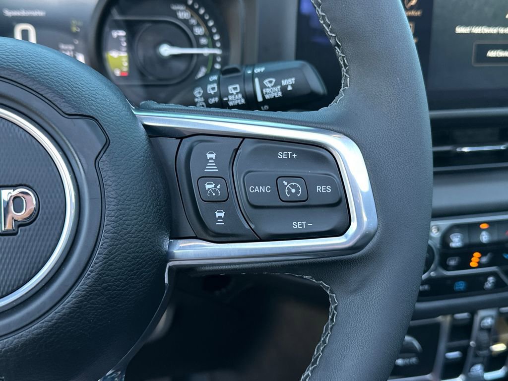 Used 2025 Jeep Wrangler Unlimited Sahara w/ Safety Group image 23