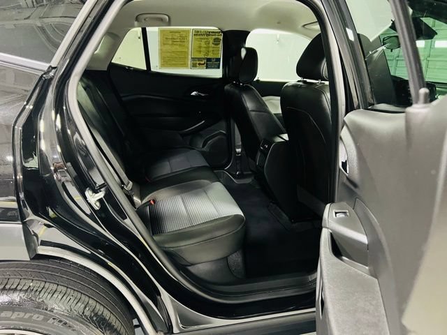 Used 2025 Chevrolet Trax LT w/ LT Convenience Package FWD image 31