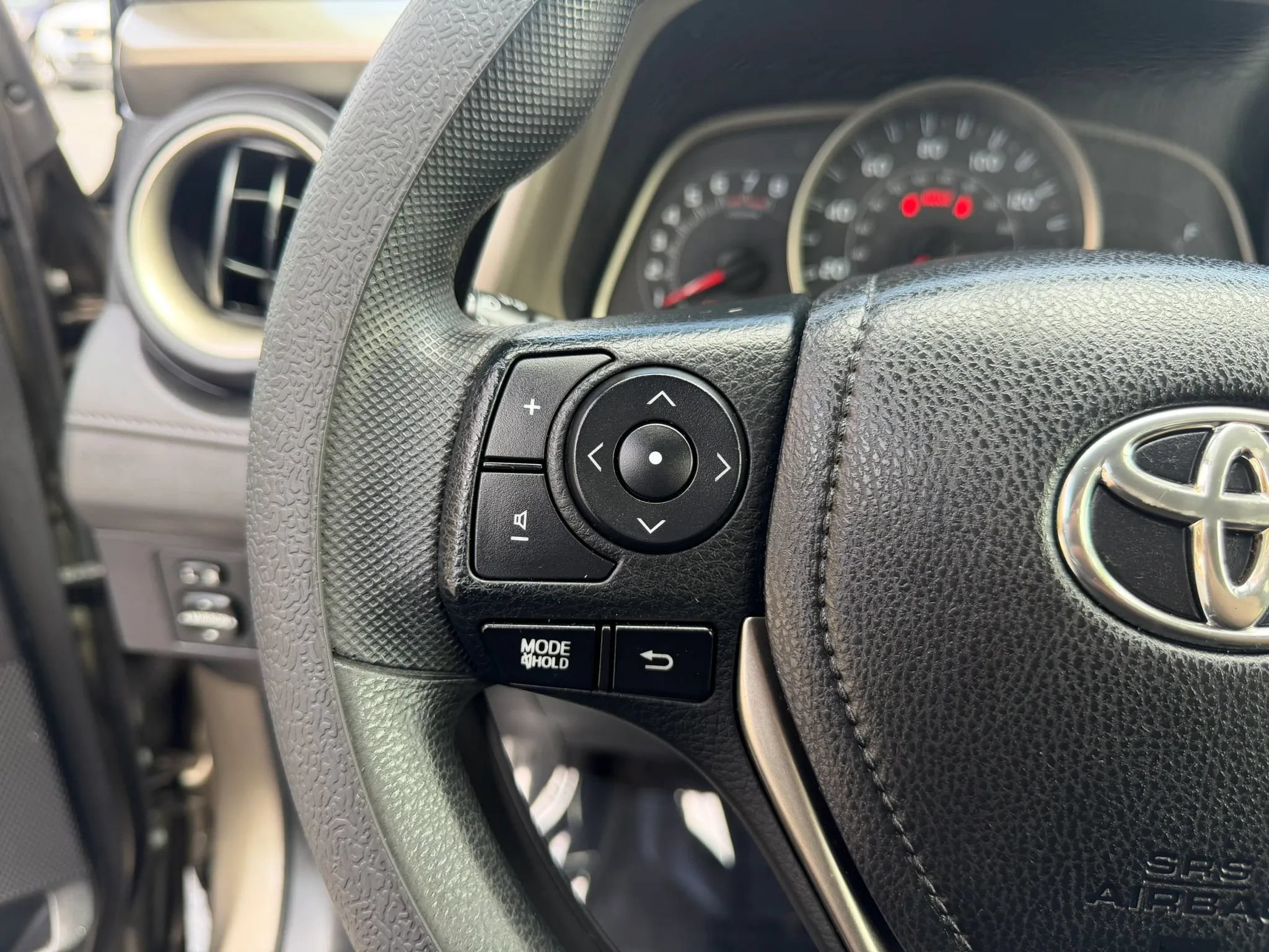 Used 2015 Toyota RAV4 LE FWD image 17
