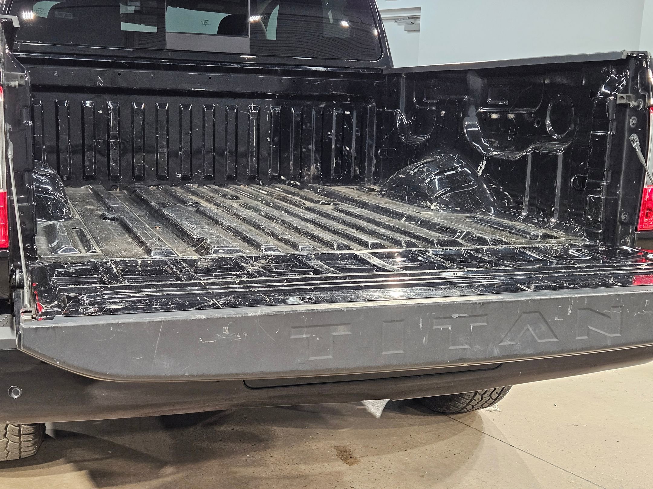 Used 2023 Nissan Titan SV image 18