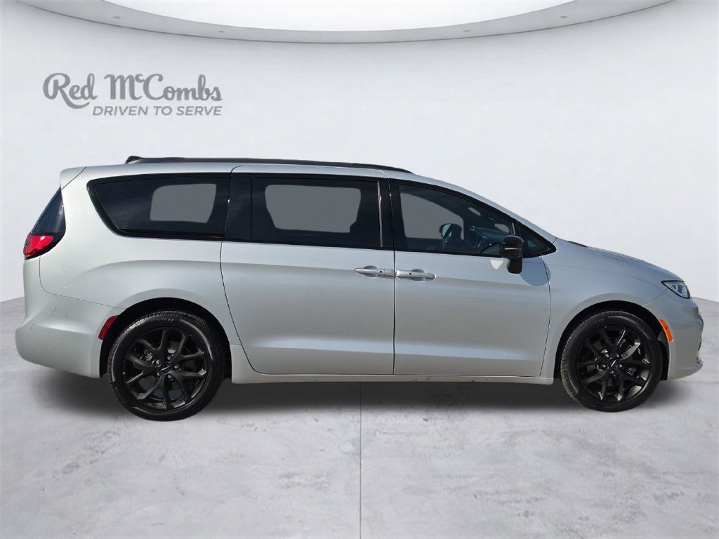 Used 2023 Chrysler Pacifica Limited w/ Uconnect Theater Family Group AWD/4WD image 7