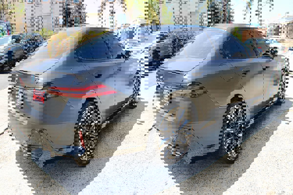 Used 2025 BMW i5 eDrive40i w/ M Sport Package image 5