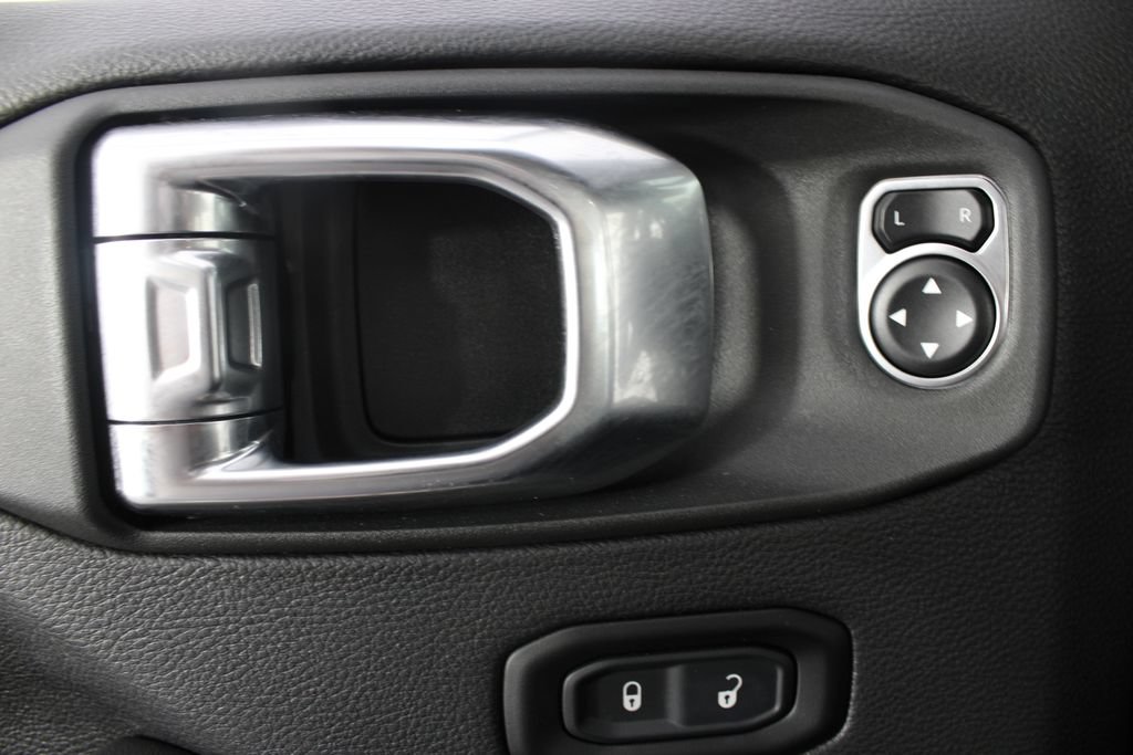Used 2025 Jeep Wrangler Unlimited Sahara AWD/4WD image 14