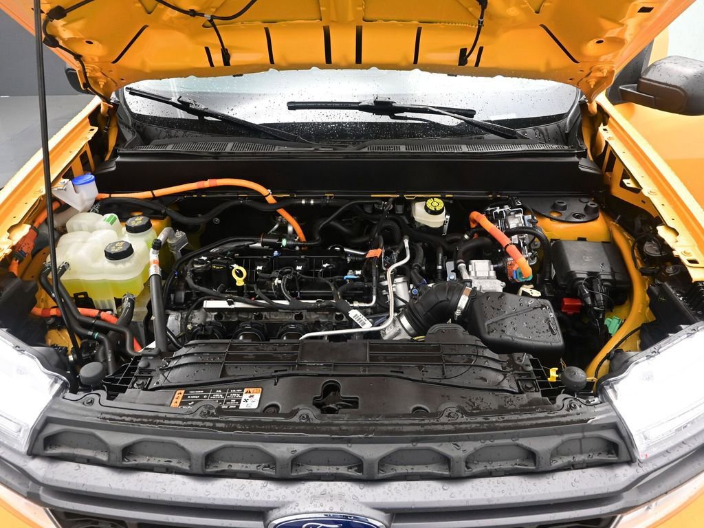 Used 2023 Ford Maverick XLT image 11