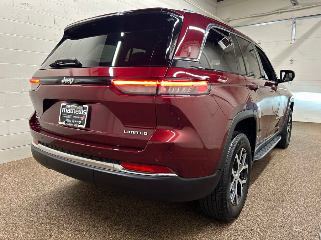 Used 2025 Jeep Grand Cherokee Limited AWD/4WD image 2