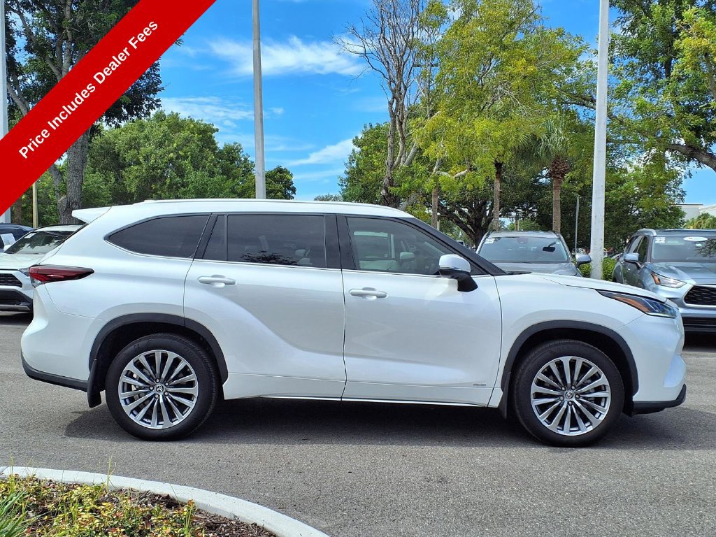 Used 2025 Toyota Highlander Limited AWD/4WD image 9