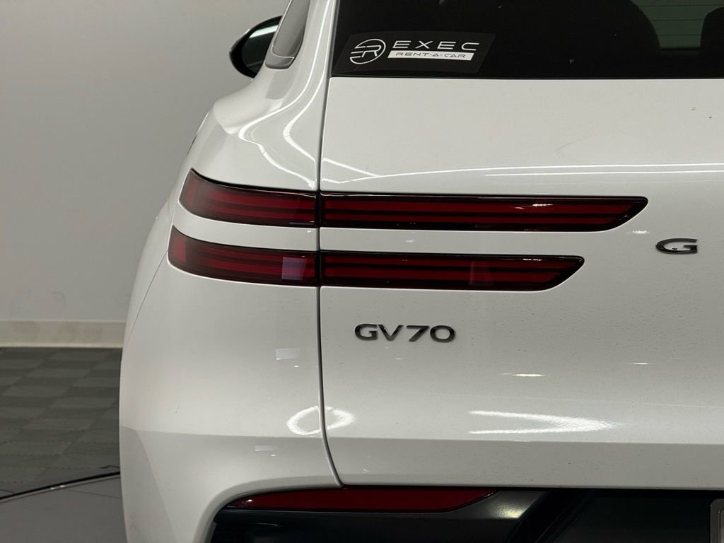Used 2026 Genesis GV70 2.5T Select image 9