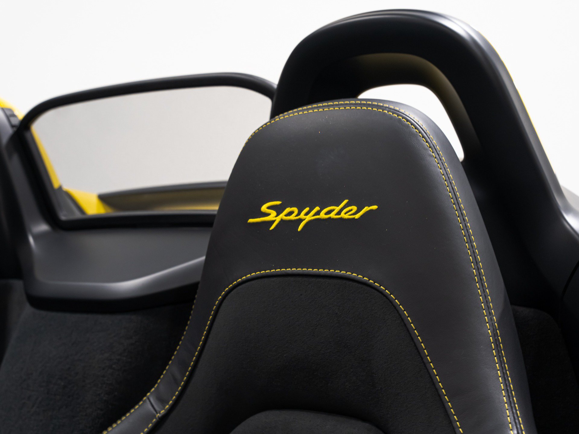 Used 2022 Porsche 718 Boxster Spyder RWD image 45