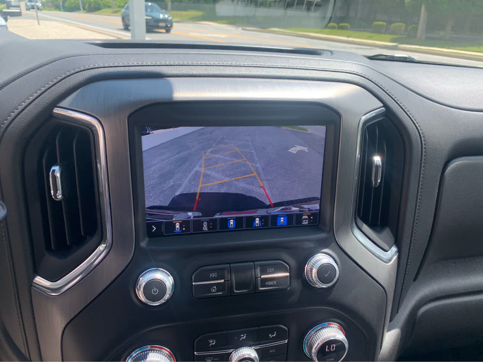 Used 2021 GMC Sierra 3500 Denali w/ Denali Black Diamond Edition AWD/4WD image 17