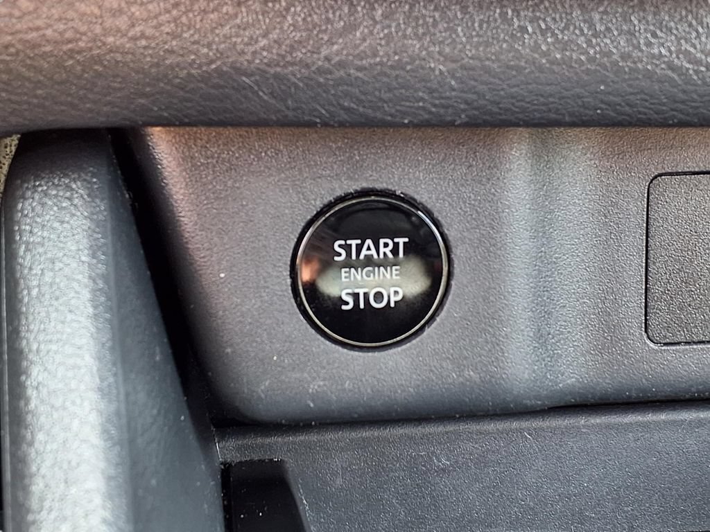 Used 2025 Nissan Rogue SV AWD/4WD image 10