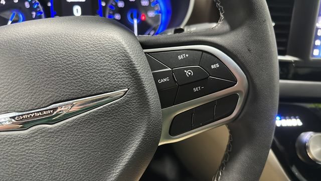 Used 2023 Chrysler Voyager LX FWD image 10