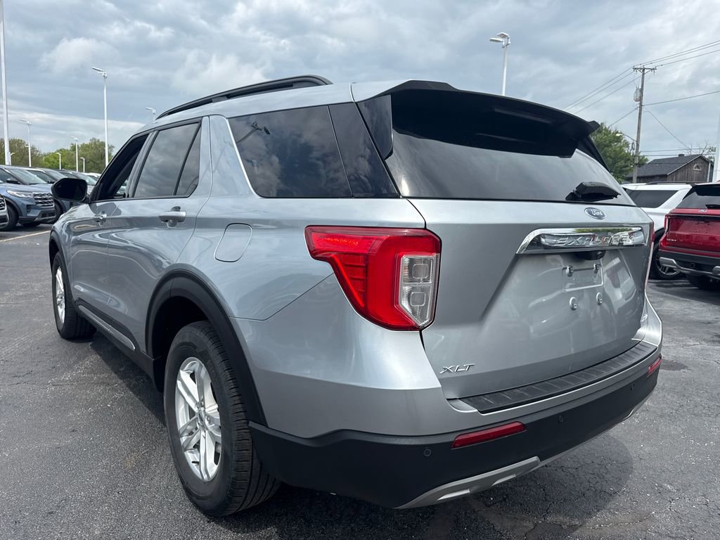 Used 2023 Ford Explorer XLT w/ Equipment Group 202A AWD/4WD image 9