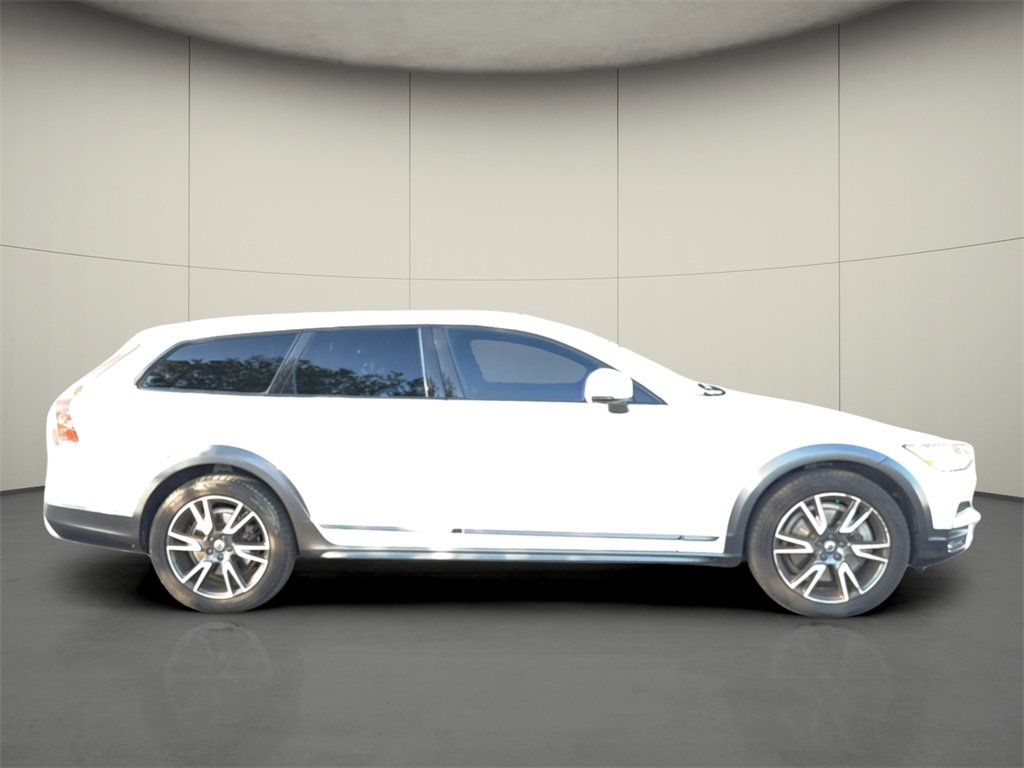 Used 2018 Volvo V90 T6 Cross Country w/ Convenience Package image 8