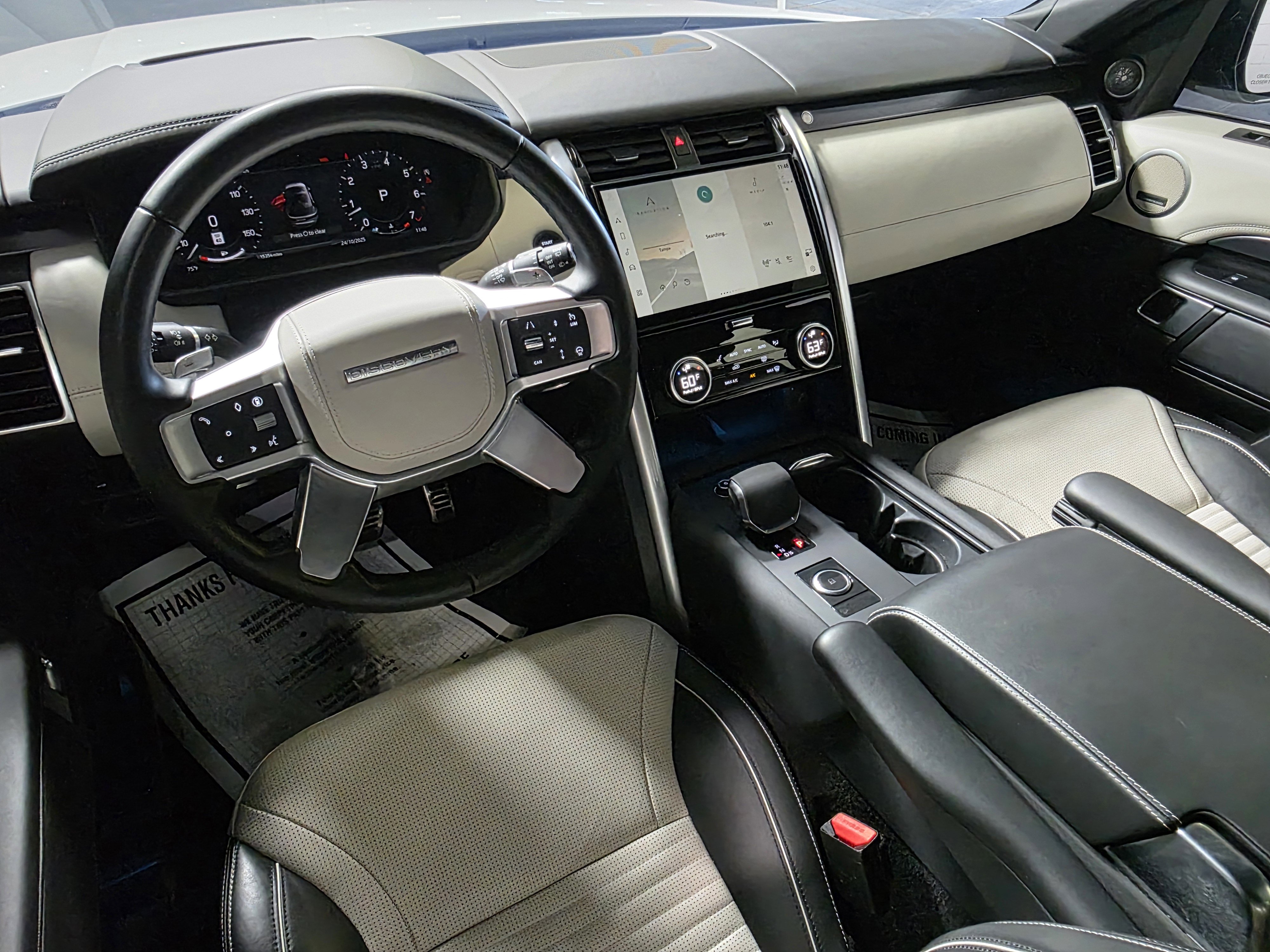 Used 2024 Land Rover Discovery Metropolitan Edition image 4