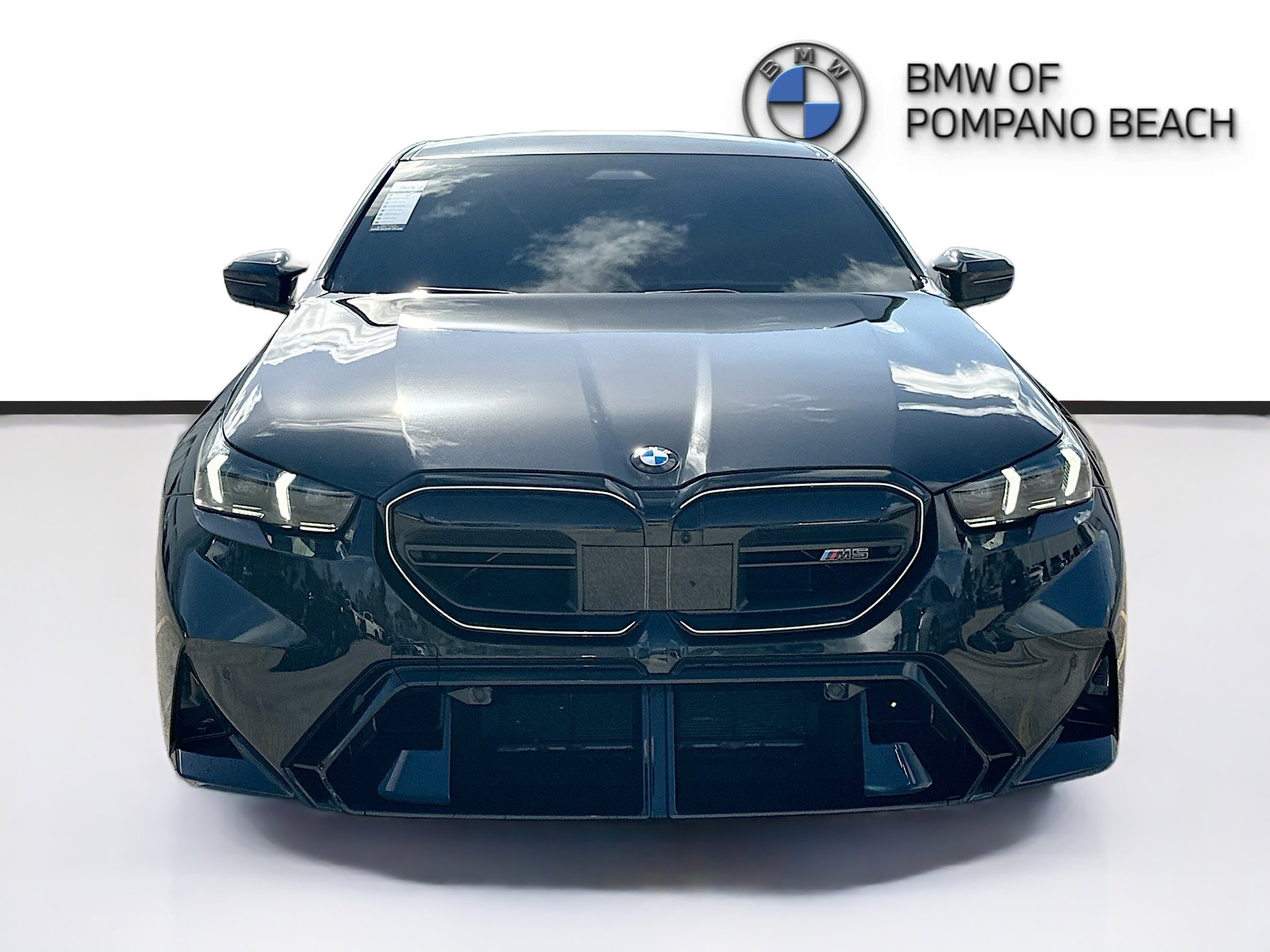 Used 2025 BMW M5 w/ Executive Package image 2