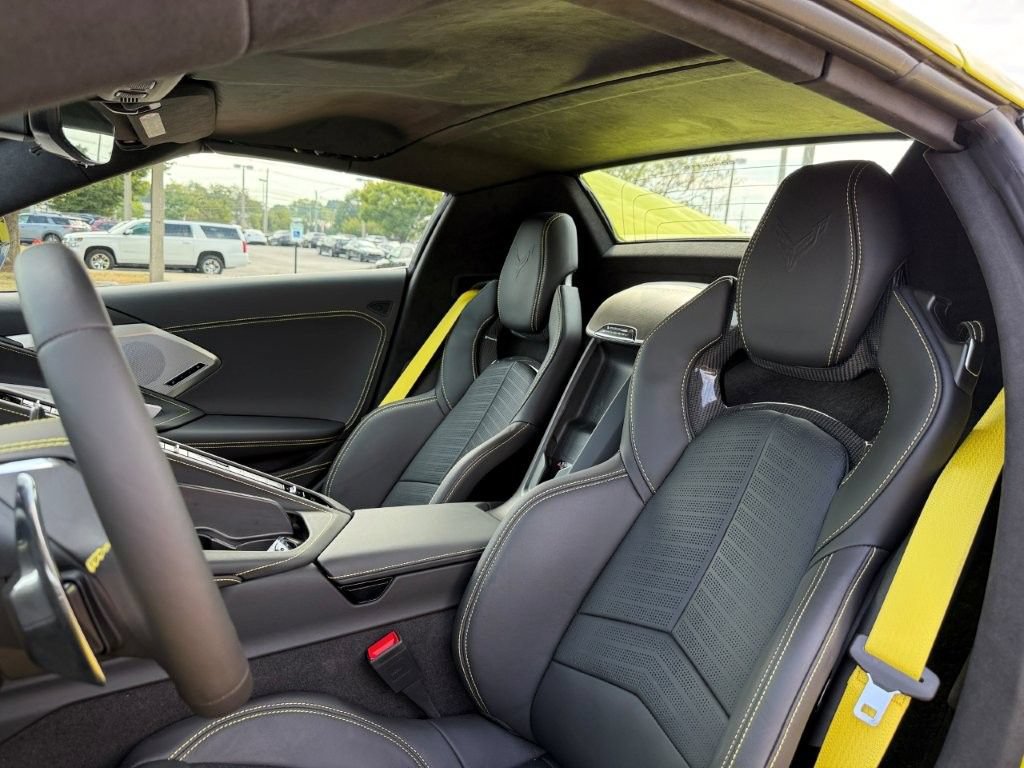 Used 2024 Chevrolet Corvette Stingray Premium Conv w/ Z51 Performance Package RWD image 17