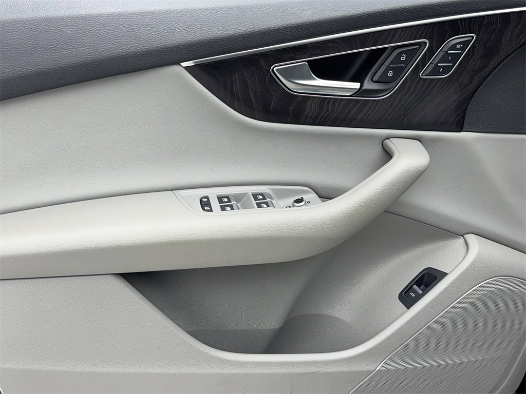 Used 2022 Audi Q7 3.0T Premium image 41
