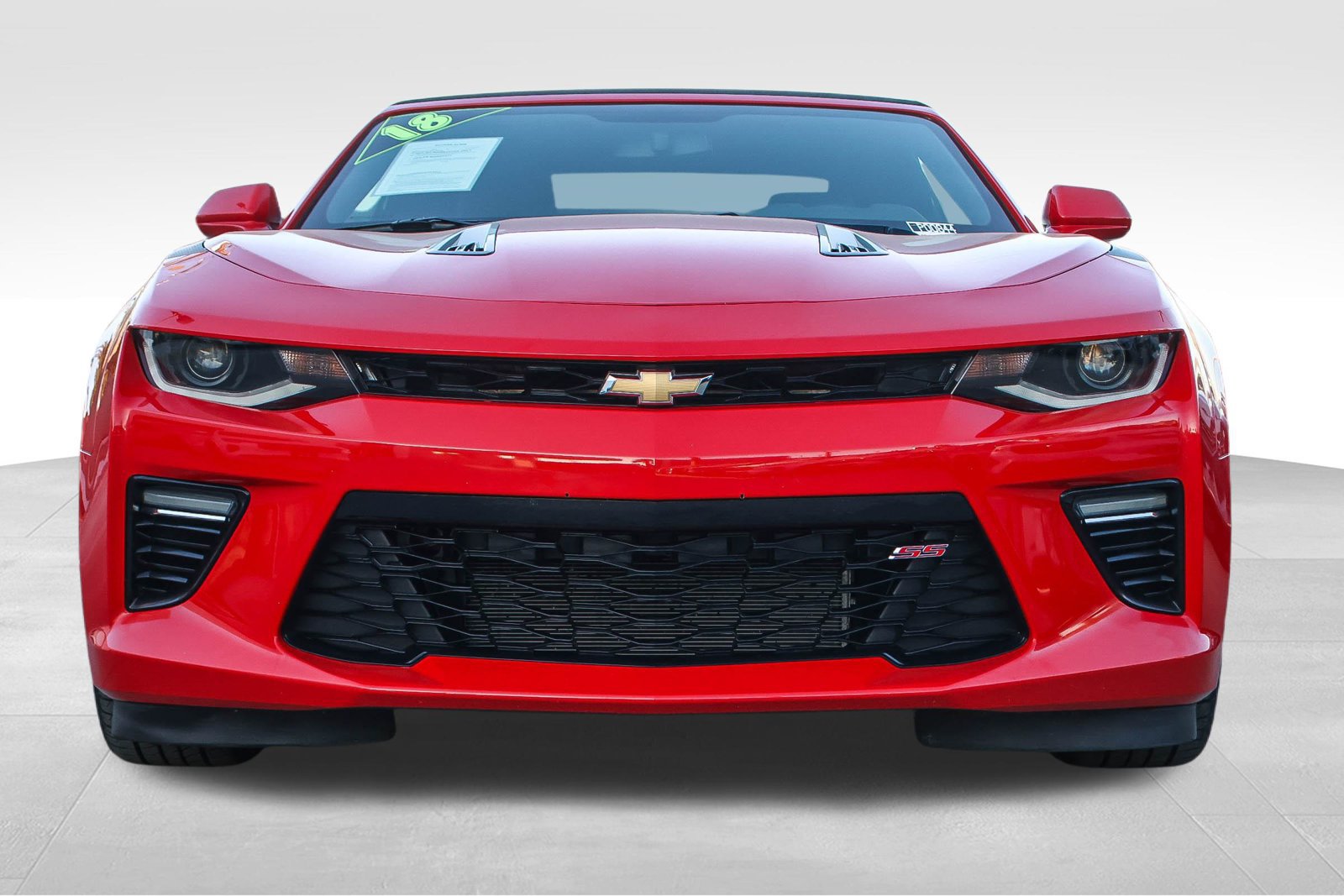 Used 2018 Chevrolet Camaro SS RWD image 2