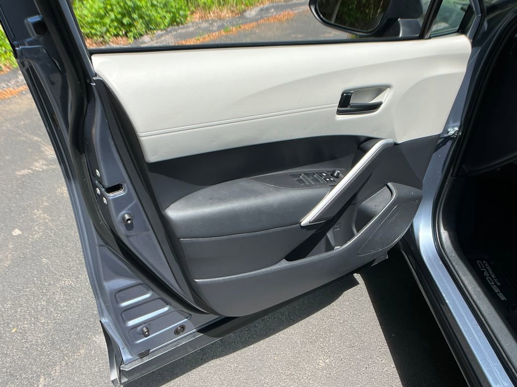 Used 2025 Toyota Corolla Cross L AWD/4WD image 11