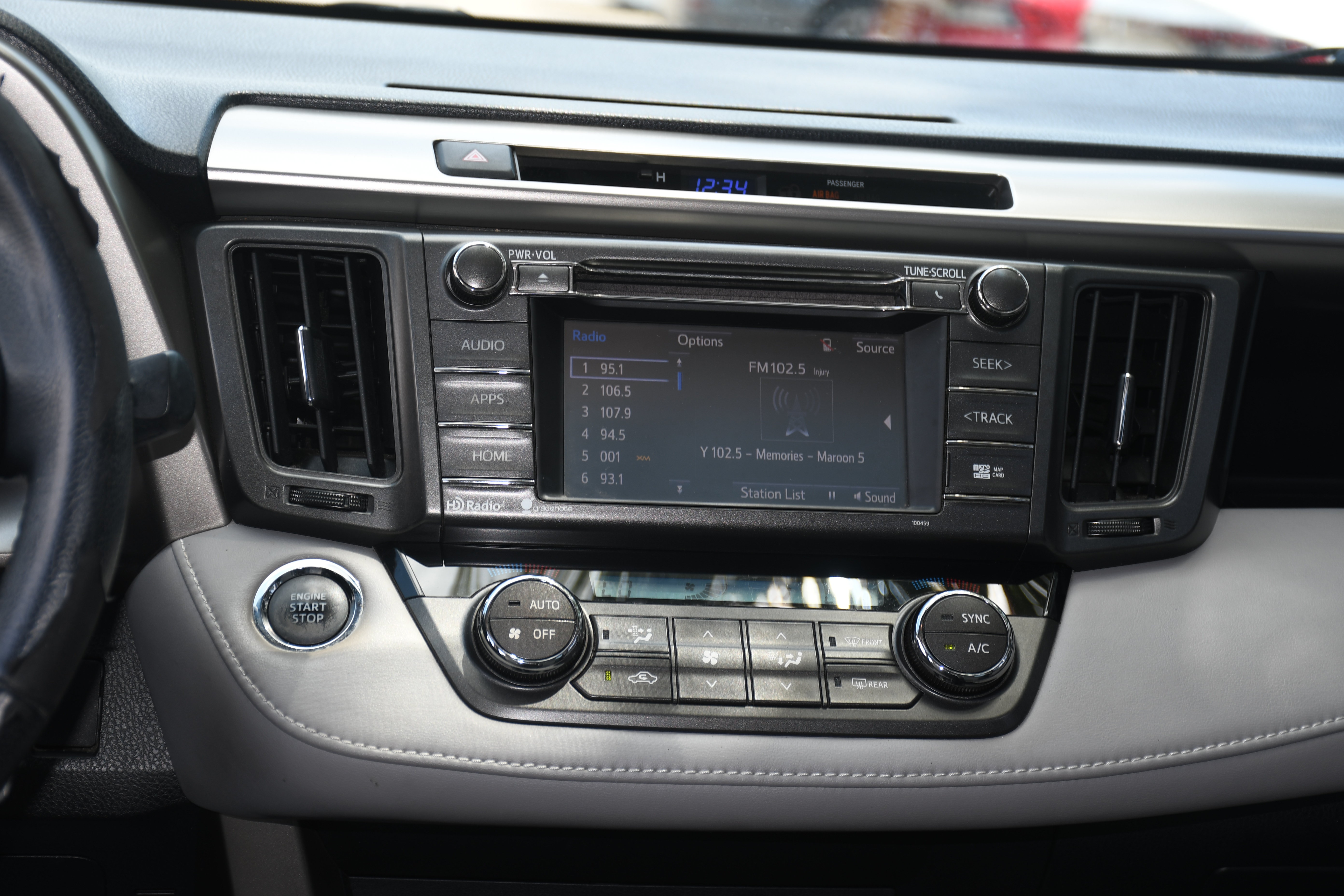 Used 2015 Toyota RAV4 Limited w/ Outdoor Package FWD image 18