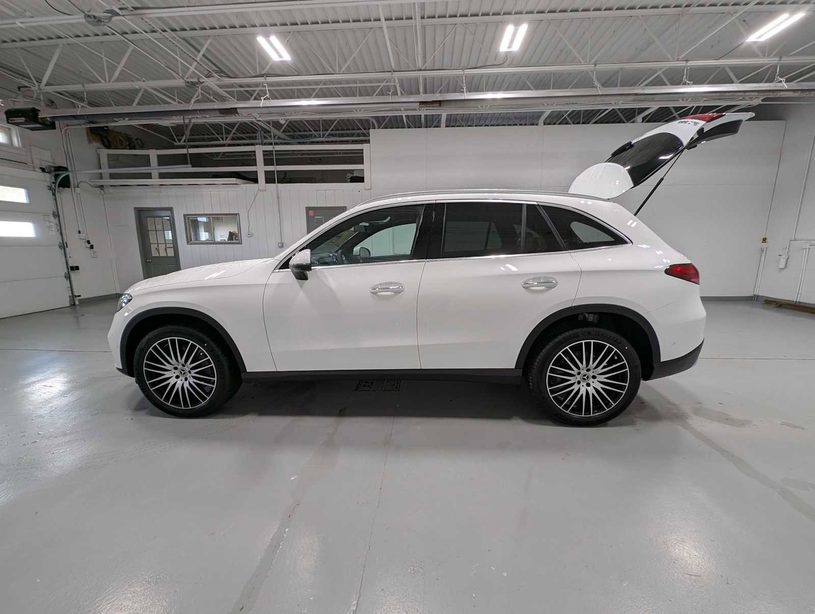New 2026 Mercedes-Benz GLC 300 4MATIC image 9