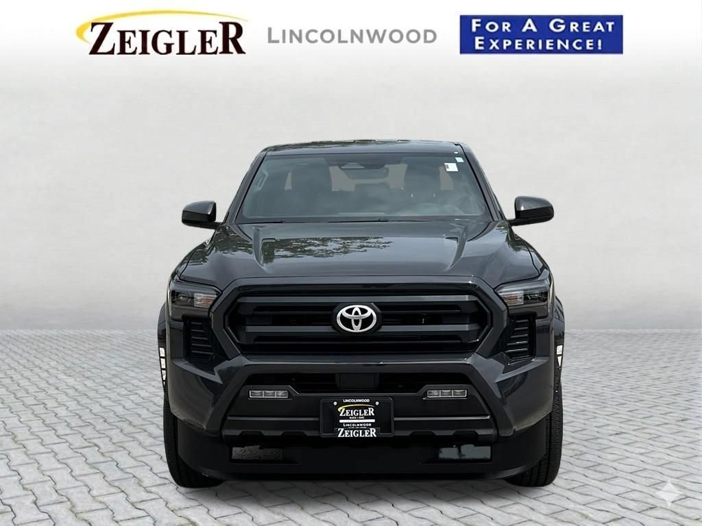 Used 2025 Toyota Tacoma SR5 AWD/4WD image 9
