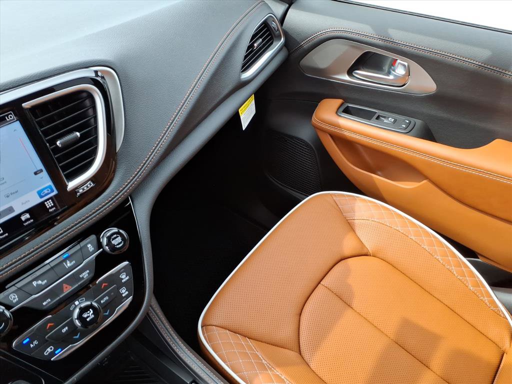 New 2026 Chrysler Pacifica Pinnacle image 30