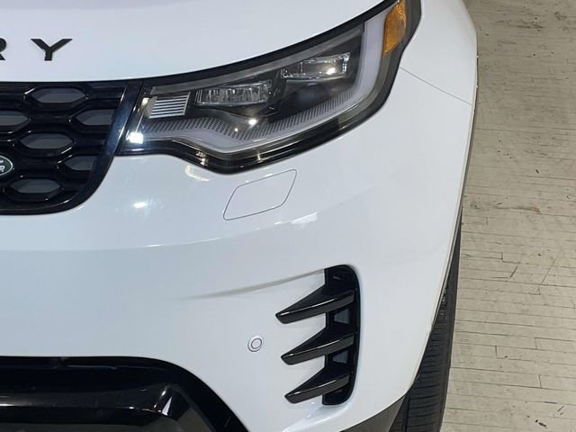 Used 2025 Land Rover Discovery Dynamic SE image 11