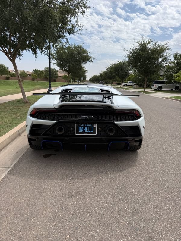 Used 2021 Lamborghini Huracan EVO RWD image 5