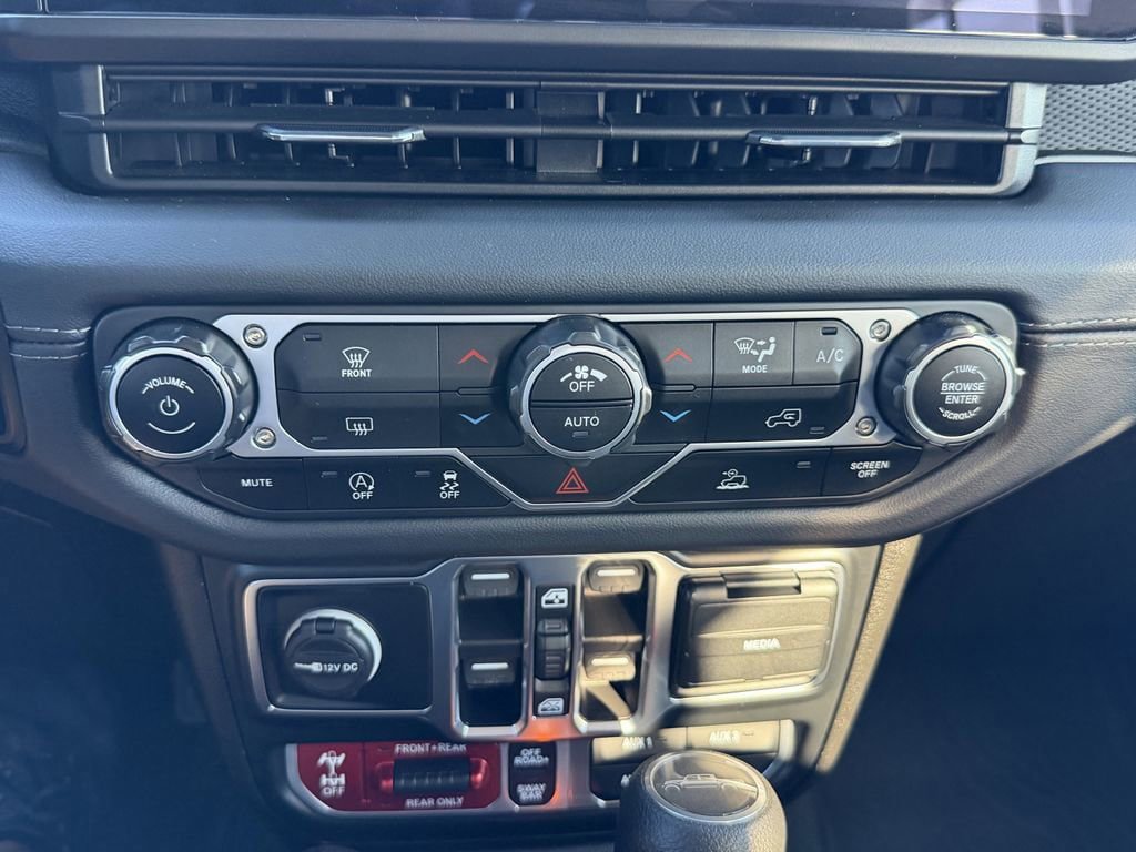 Used 2024 Jeep Gladiator Rubicon AWD/4WD image 24