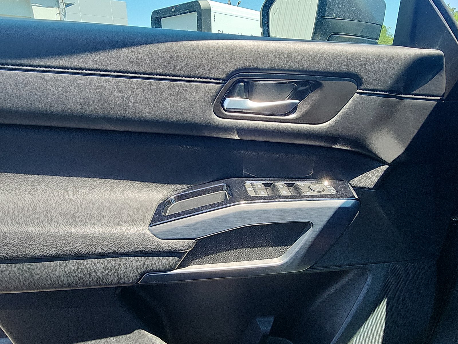 Used 2025 Nissan Pathfinder SL AWD/4WD image 18