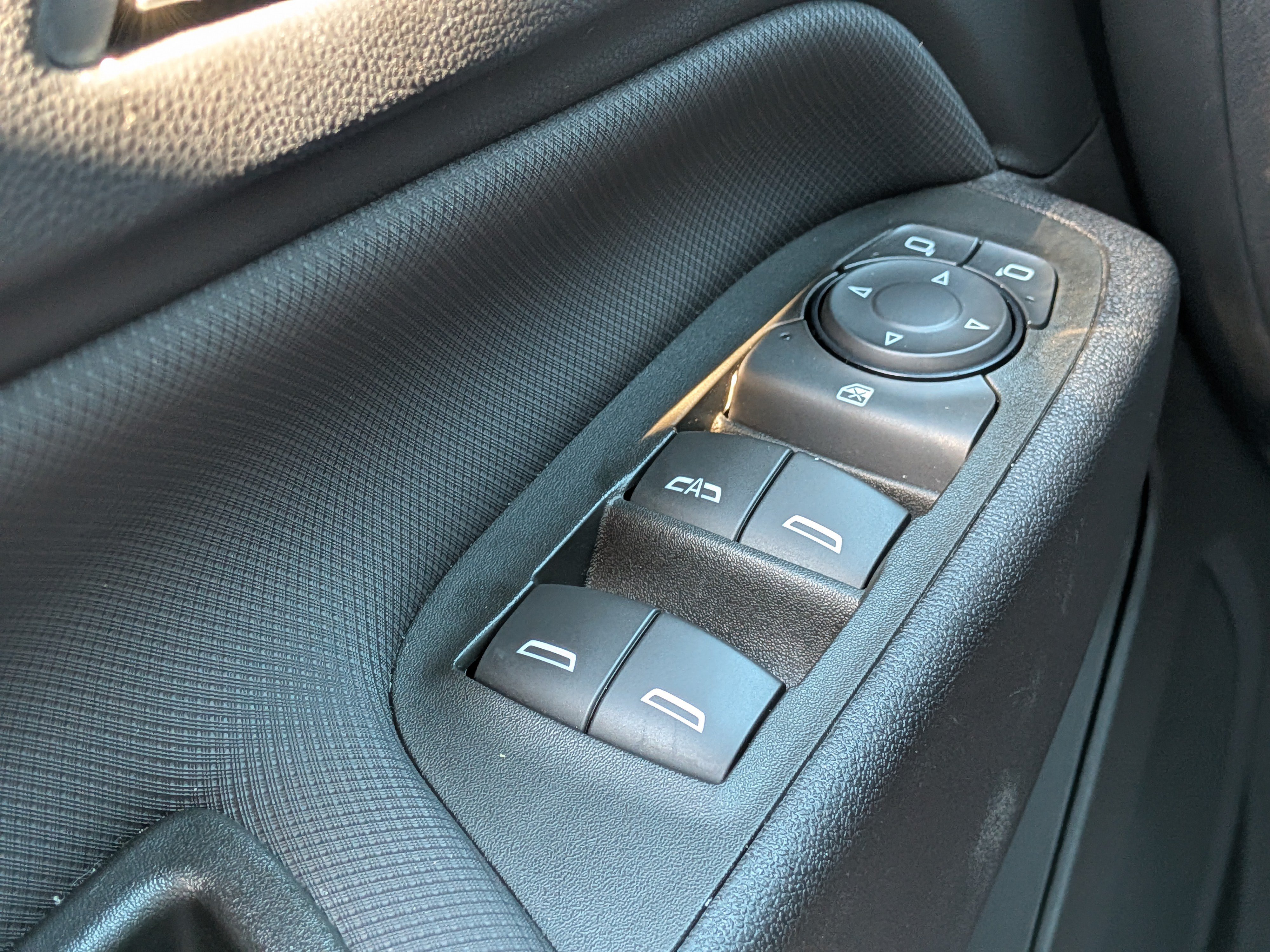 Used 2024 Chevrolet Equinox RS w/ RS Leather Package FWD image 23