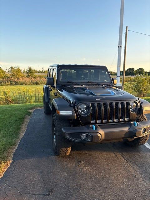 Used 2022 Jeep Wrangler Unlimited Rubicon 4xe w/ Cold Weather Group AWD/4WD image 2
