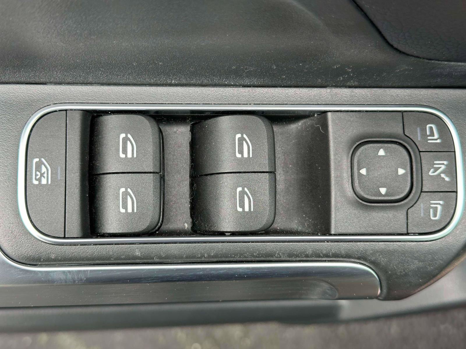 Certified 2022 Mercedes-Benz GLB 250 4MATIC image 13