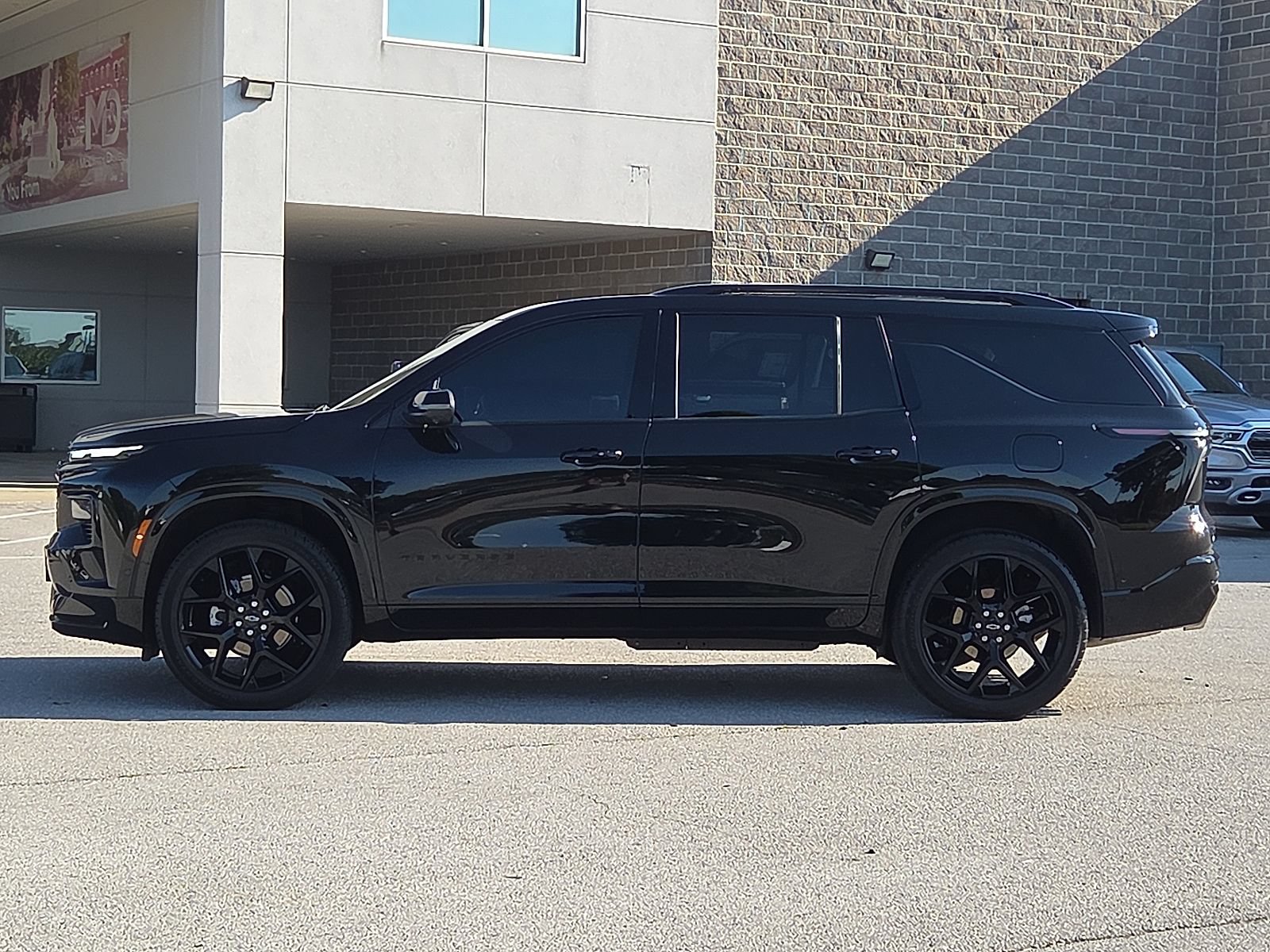 Used 2025 Chevrolet Traverse RS AWD/4WD image 3